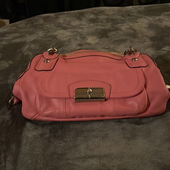 Coach Purse, pinkish salmon, divine soft coach leather , not a cheap bumpy one! - Picture 8 of 8